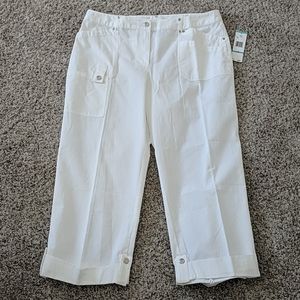 Jones New York sport white cargo capri pant